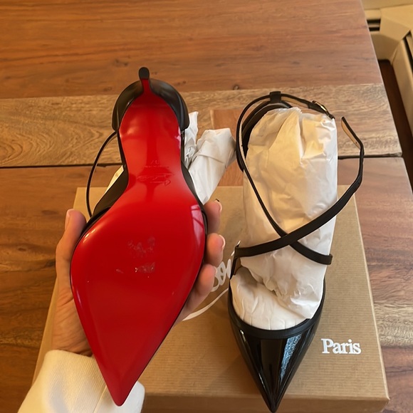 Brand new Christian louboutin heels! Never worn outside. Size 37 black - Picture 3 of 5